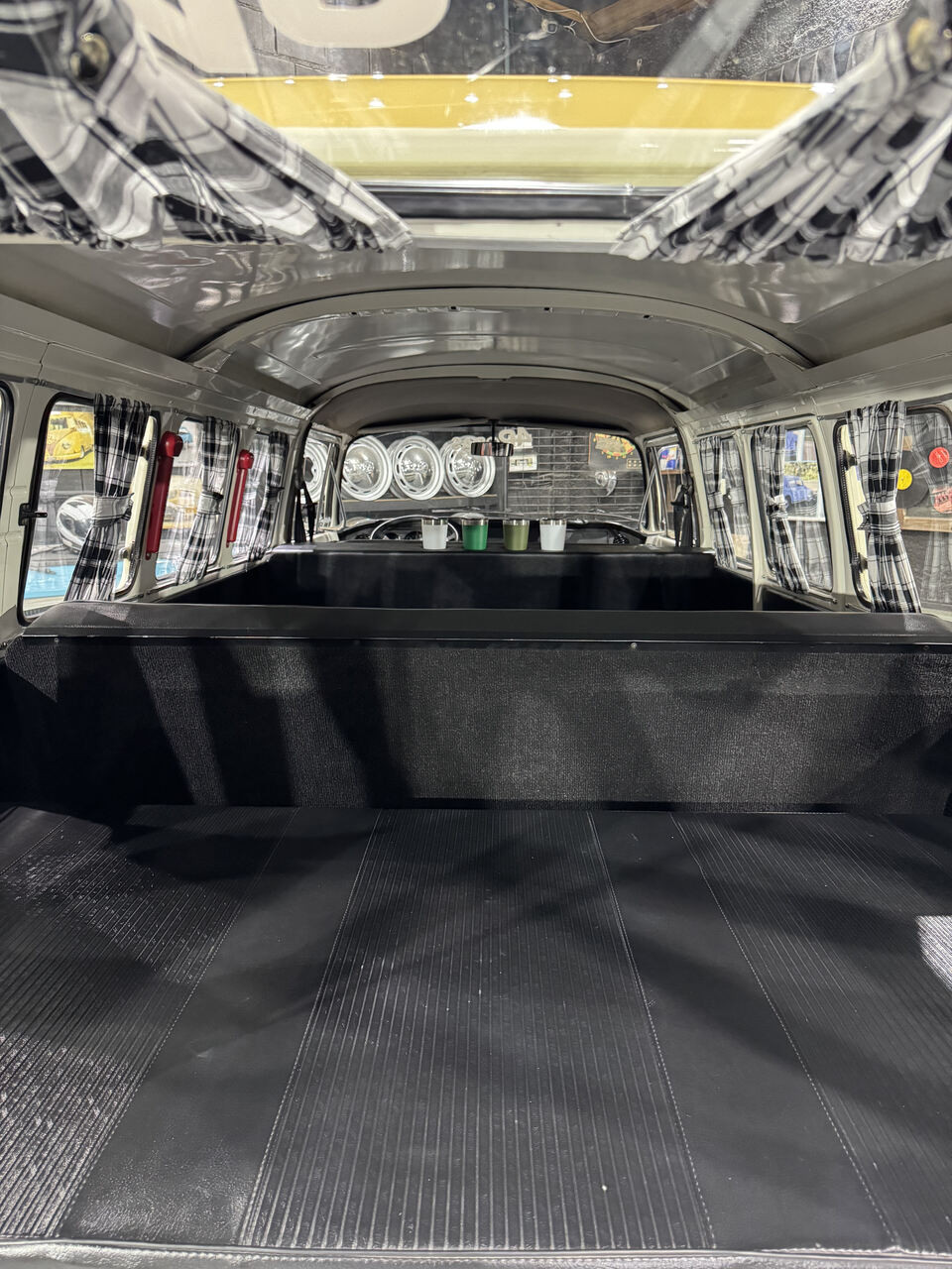 Projeto - Kombi Clipper 1994 - 1600cc - Branco Lótus com teto Amarelo Colonial + R$ 700,00 (Para auxiliar nas despesas de transporte) - miniatura 5